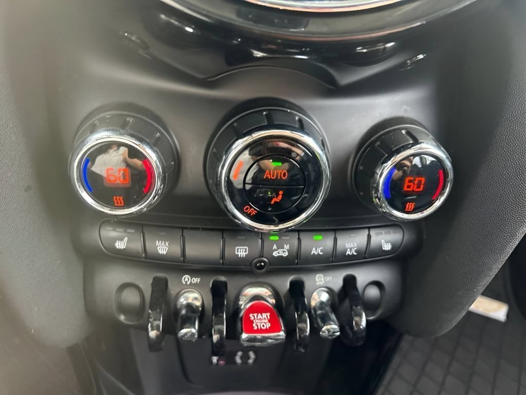Used 2016 Electric Blue Metallic MINI Base image 27
