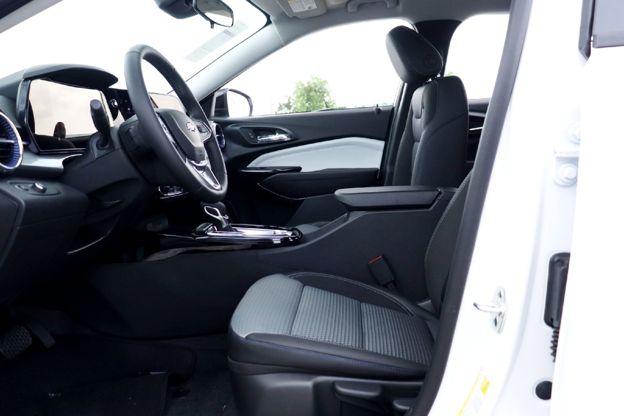 2026 Chevrolet Trax LT - Photo 8