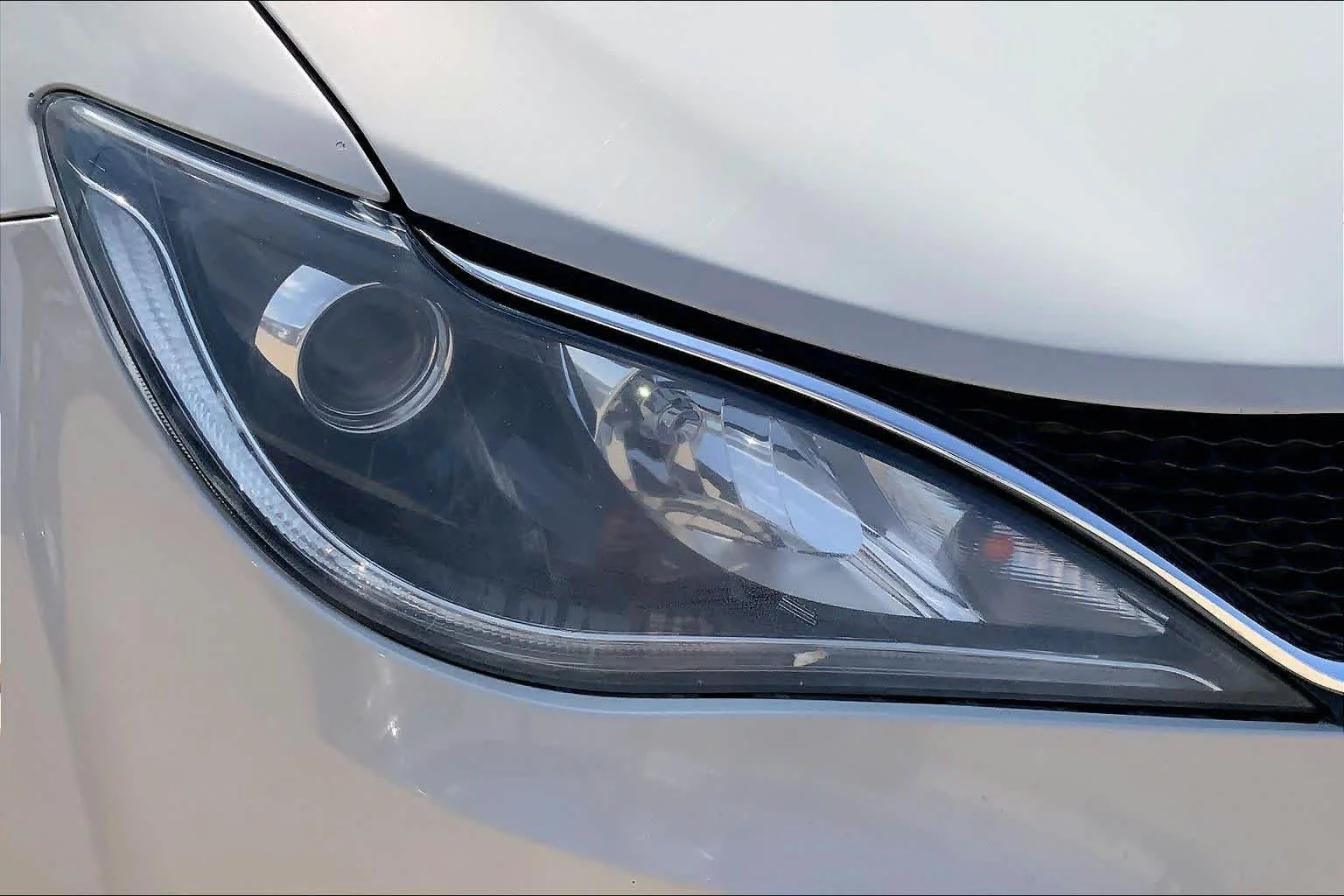 Used 2017 Tusk White Chrysler Touring-L image 24