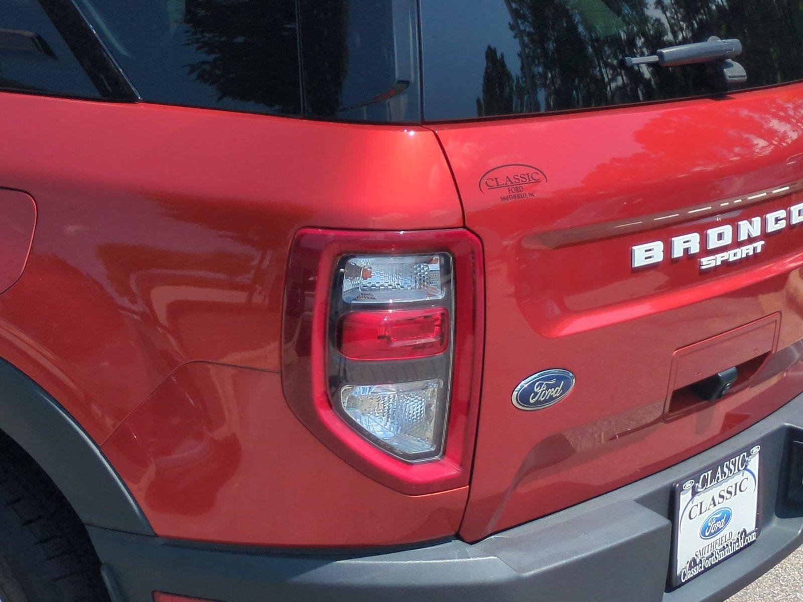 Used 2022 Hot Pepper Red Metallic Tinted Clearcoat Ford Outer Banks image 12