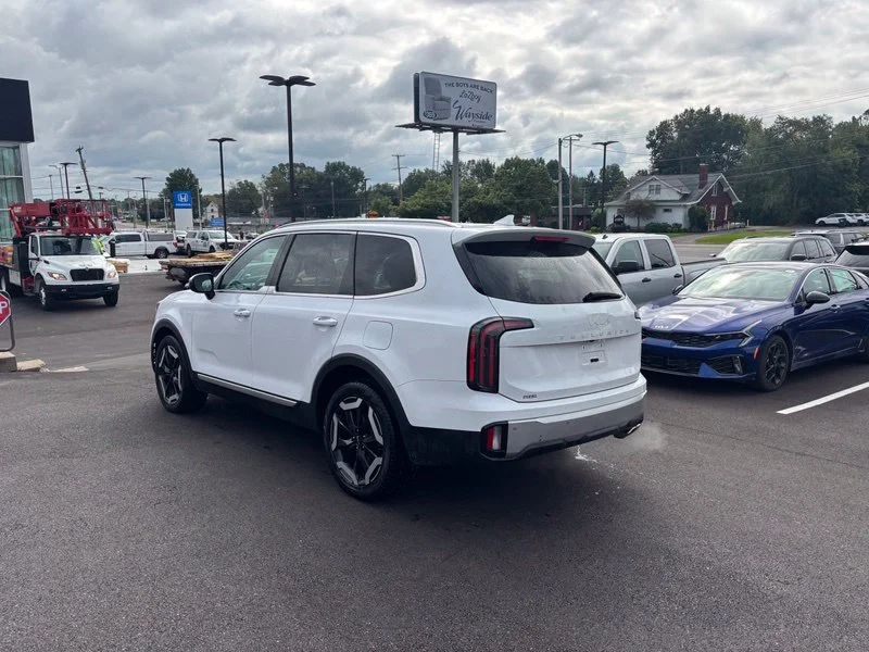 Used 2023 White Kia EX image 6