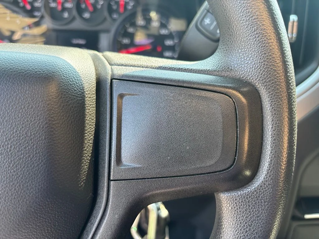 Used 2021 White Chevrolet Custom image 18
