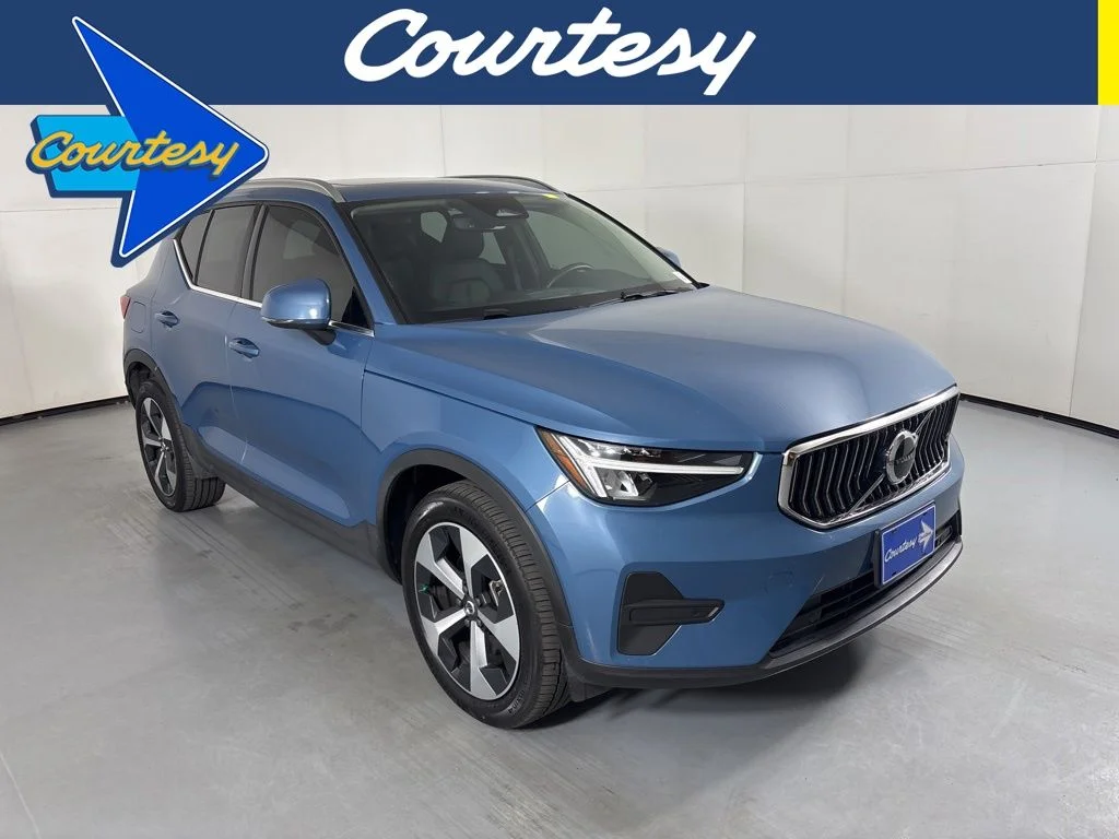 2025 Volvo XC40 B5 Core Bright AWD's photo
