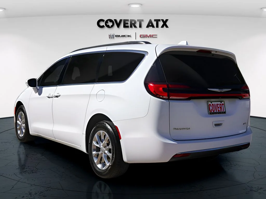 Used 2022 White Chrysler Touring L image 6