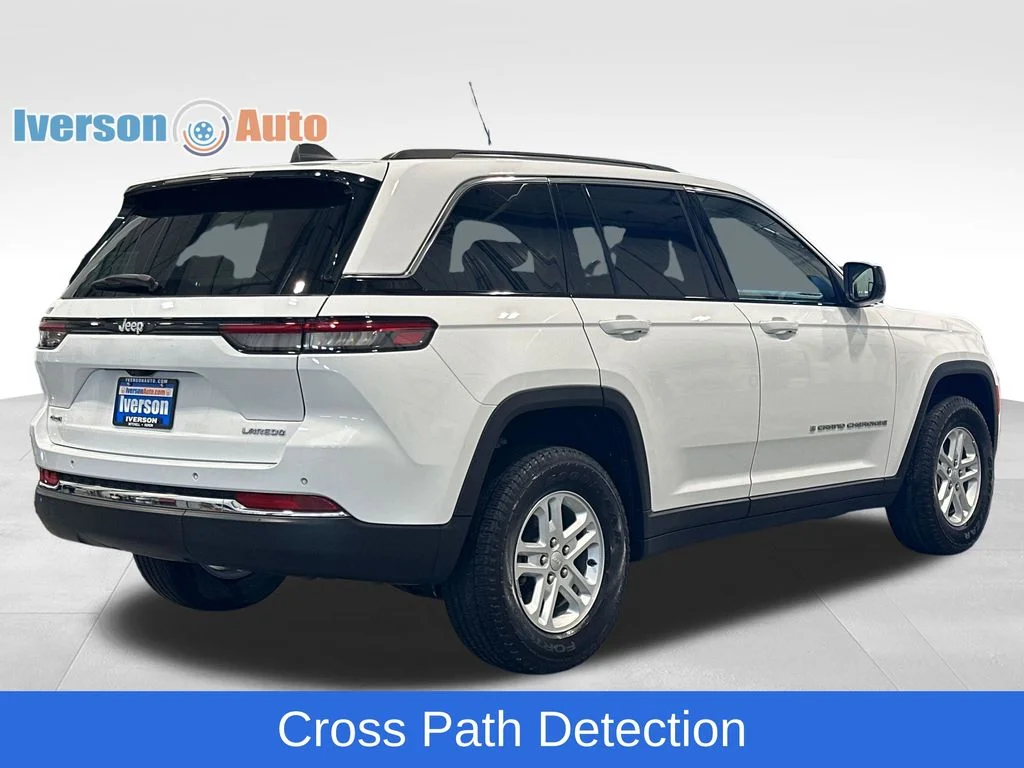 Used 2023 White Jeep Laredo image 10