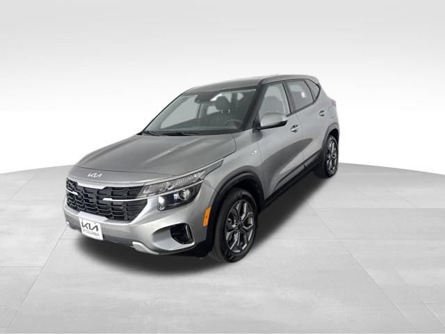 Used 2026  Kia LX image 5