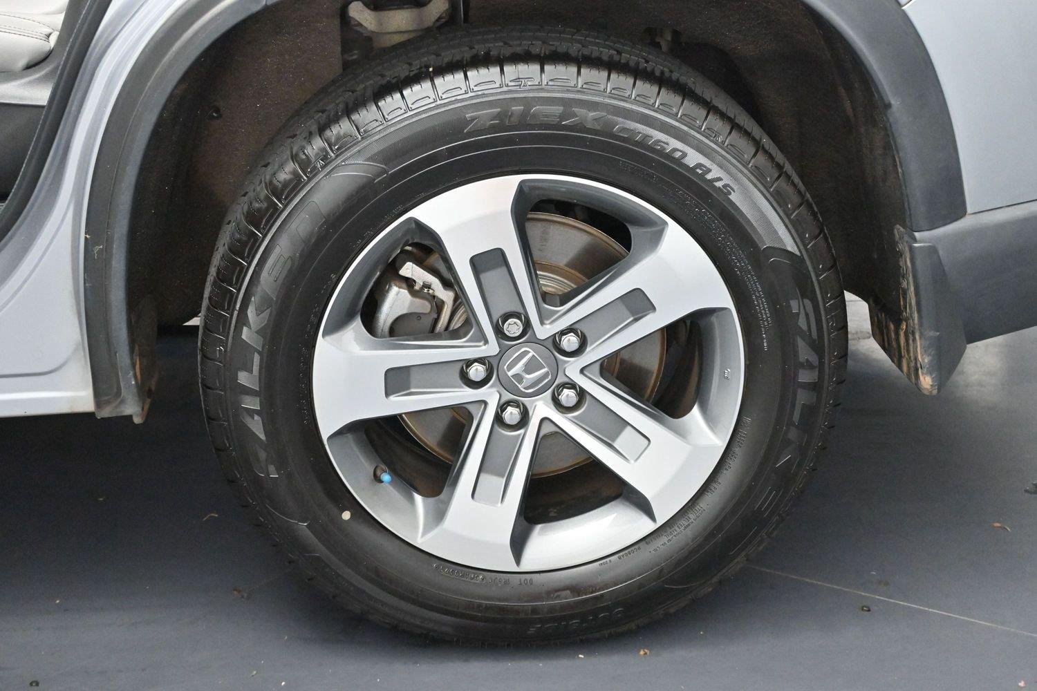 Used 2024 Lunar Silver Metallic Honda EX-L image 39