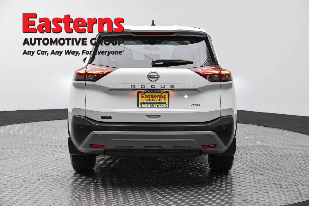 Used 2023 White Nissan S image 6