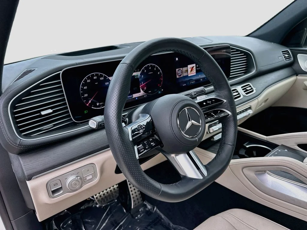 Certified Used 2026 Polar White Mercedes-Benz GLS 580 image 9