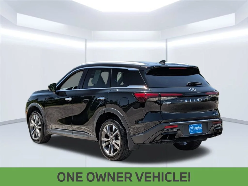 Used 2023 Black INFINITI LUXE image 4