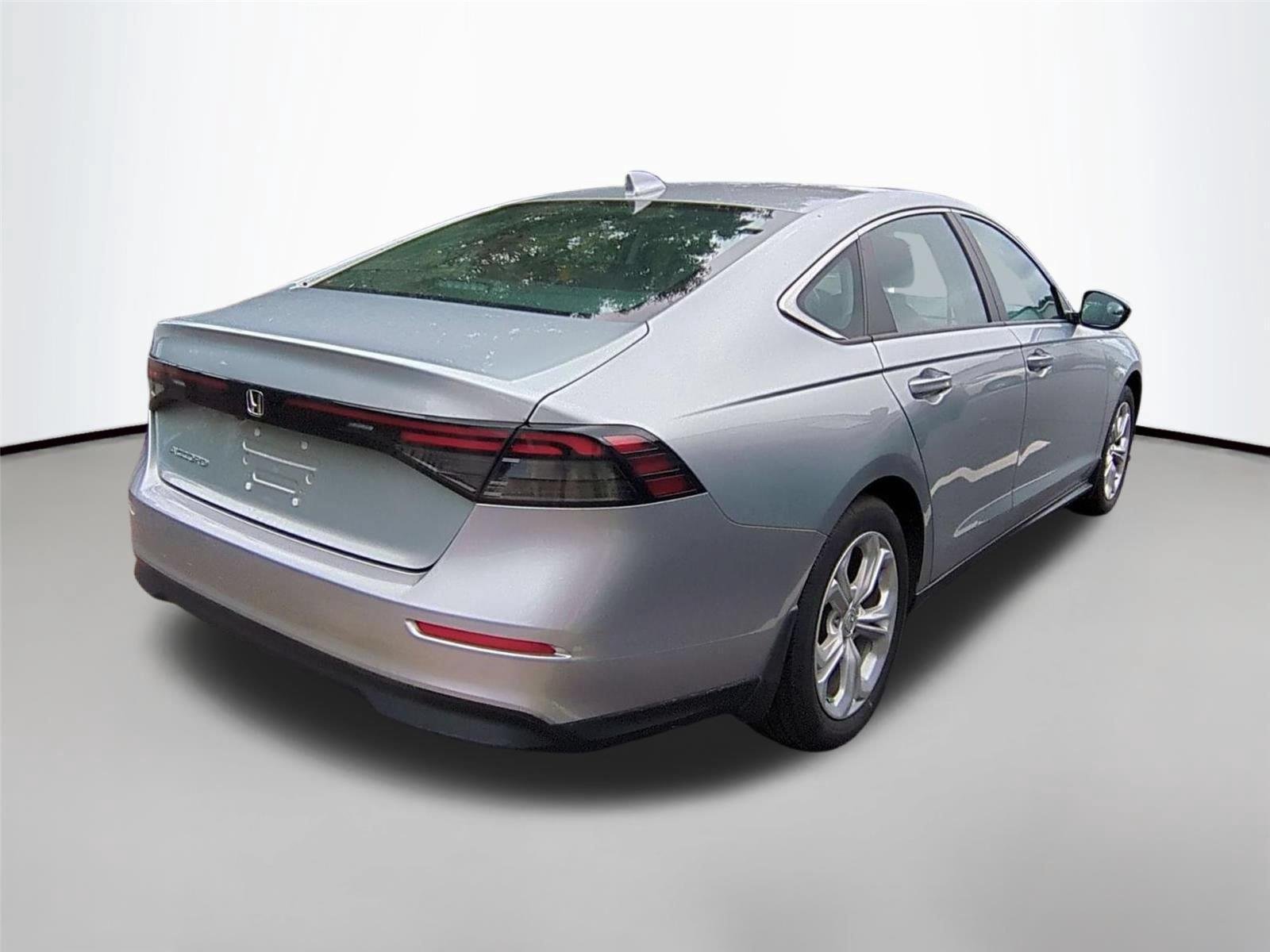 Used 2024 Solar Silver Metallic Honda LX image 4