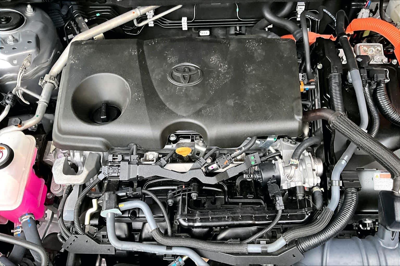 Used 2025 Silver Sky Metallic Toyota Hybrid XLE image 33