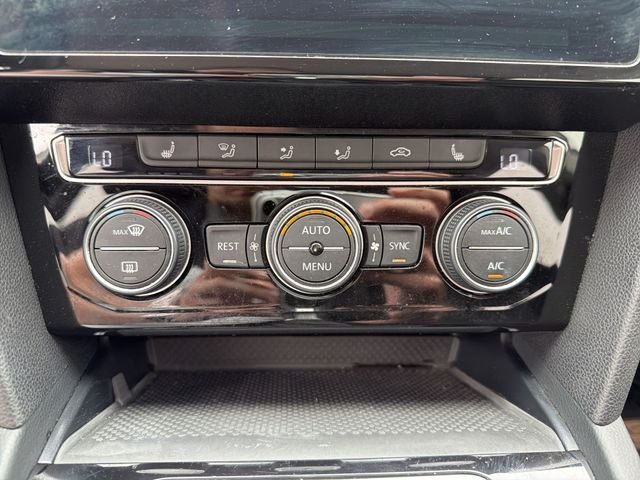 Used 2019 Black Volkswagen 2.0T SE image 21