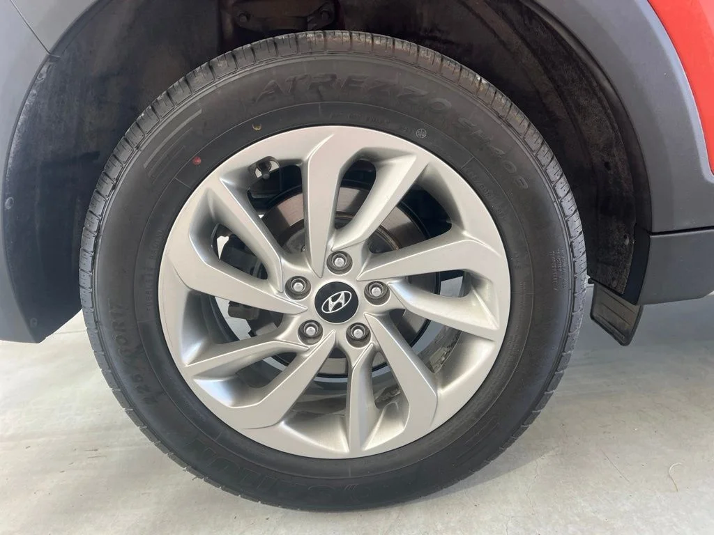 Used 2017 Sunset Hyundai SE image 7