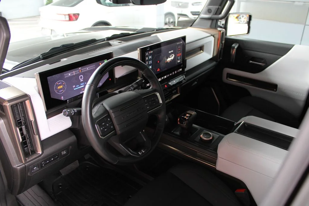 Used 2025 Black GMC 2X image 18