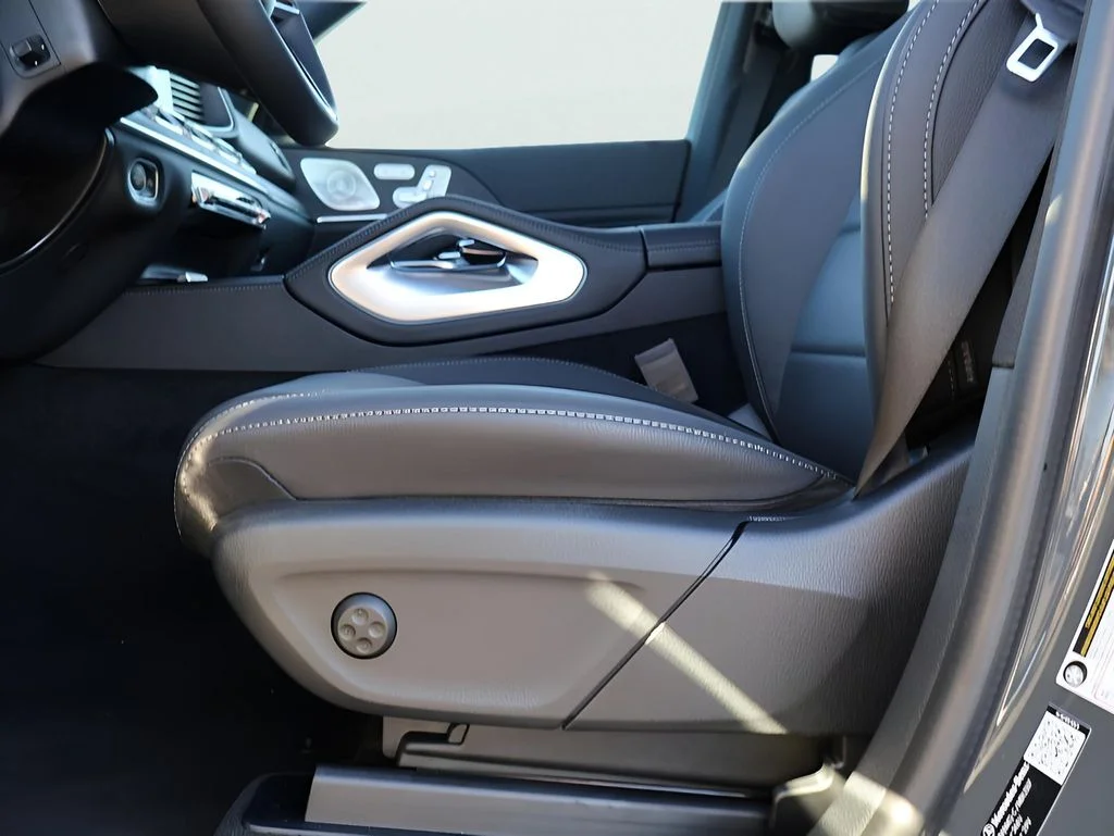 New 2026 MANUFAKTUR Silicon Grey Mercedes-Benz GLE 450 image 39