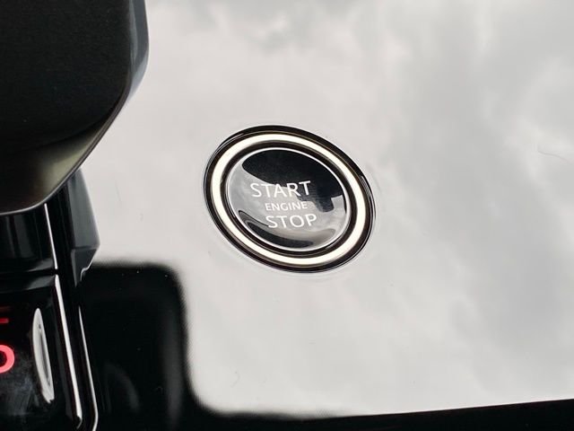Used 2025 Black Land Rover Dynamic SE image 18