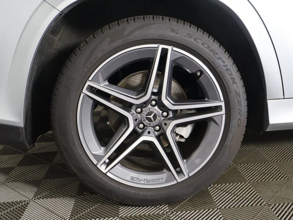 Used 2025 Silver Mercedes-Benz GLS 450 image 27