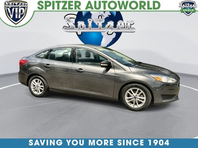 2017 Ford Focus Sedan SE's photo