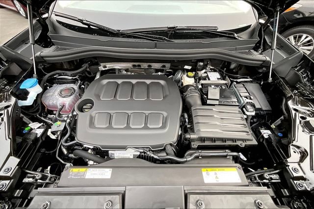 2025 Volkswagen Tiguan SE - Photo 13