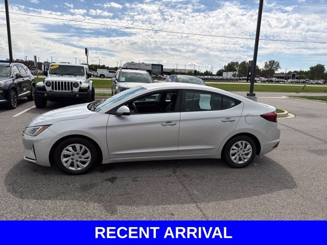Used 2019 Silver Hyundai SE image 11