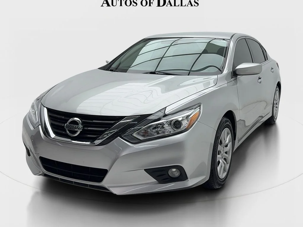 Used 2018 Silver Nissan 2.5 S image 4