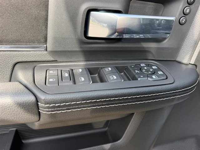 New 2027 Diamond Black Crystal Pearl-Coat Exterior Paint RAM Laramie image 17
