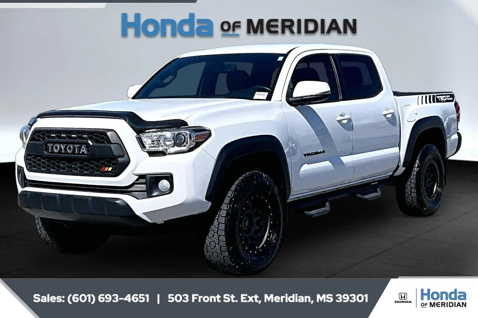 Used 2017 Super White Toyota TRD Off-Road image 10