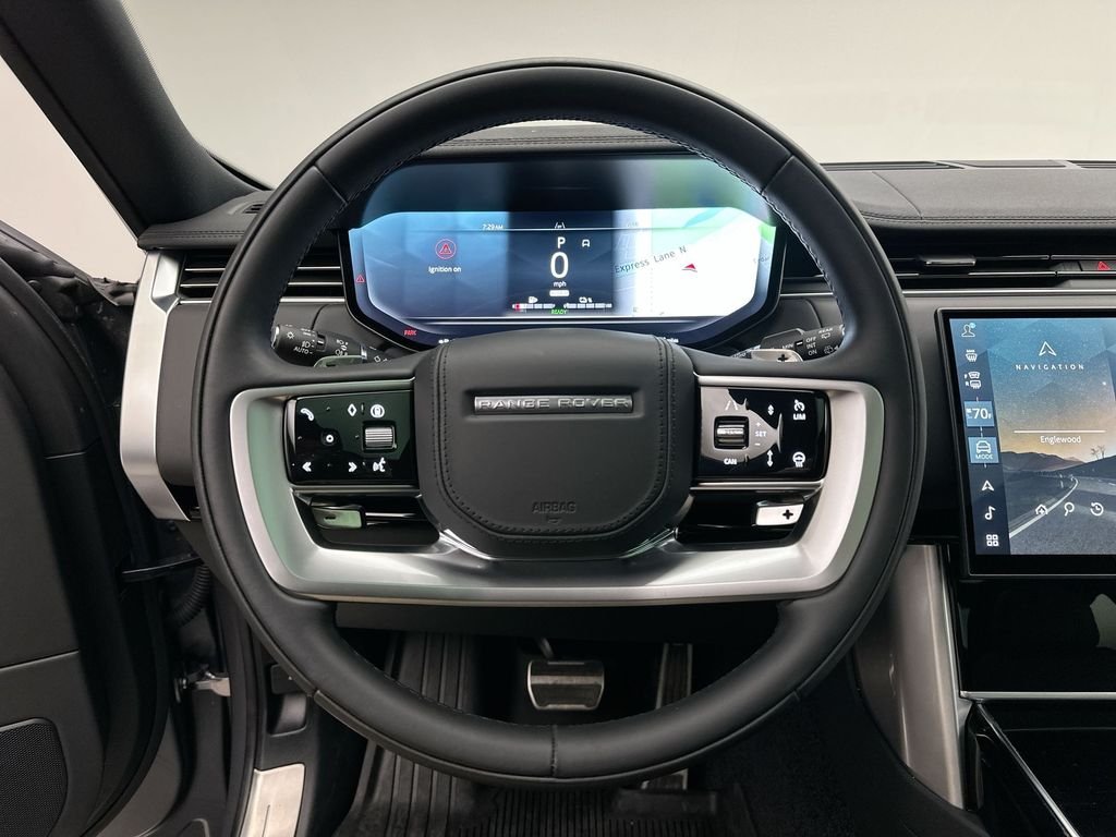 Used 2025  Land Rover SE image 30