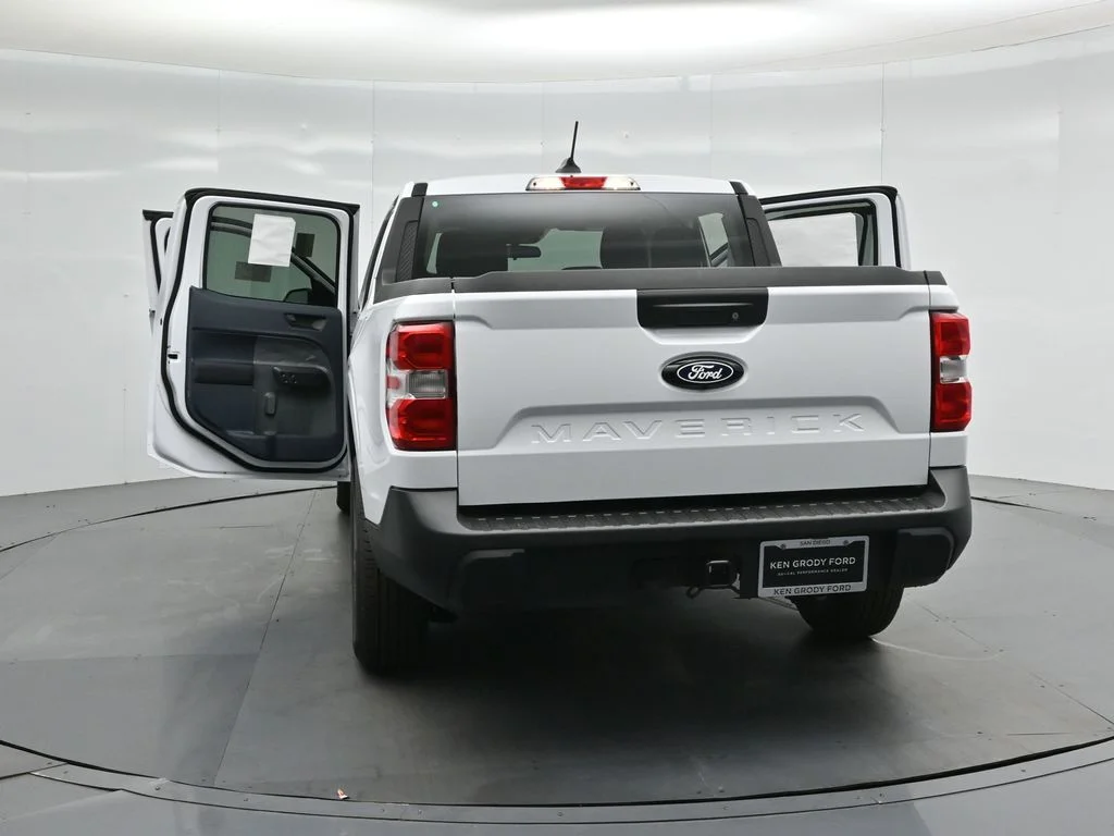 New 2026 Oxford White Ford XLT image 28