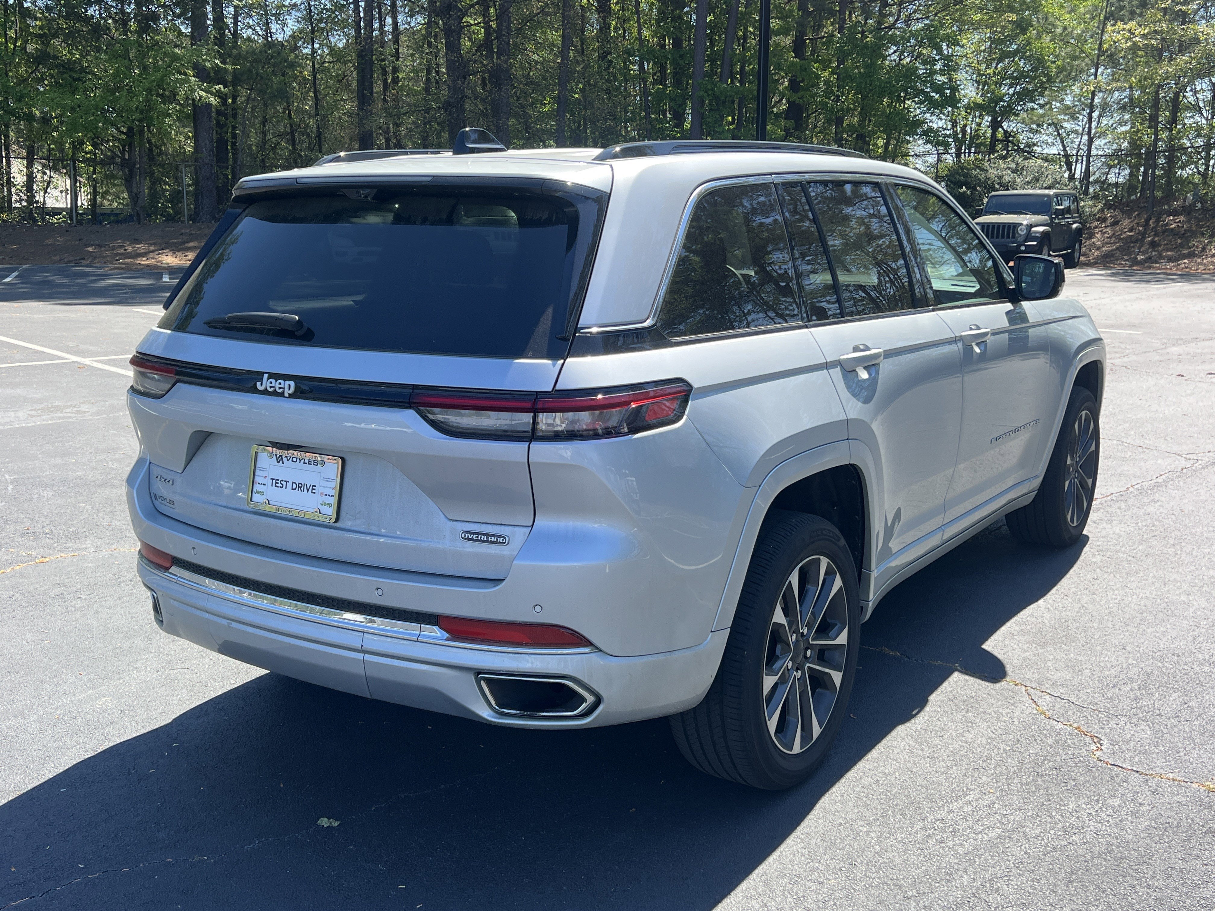Used 2024 Silver Zynith Jeep Overland image 8