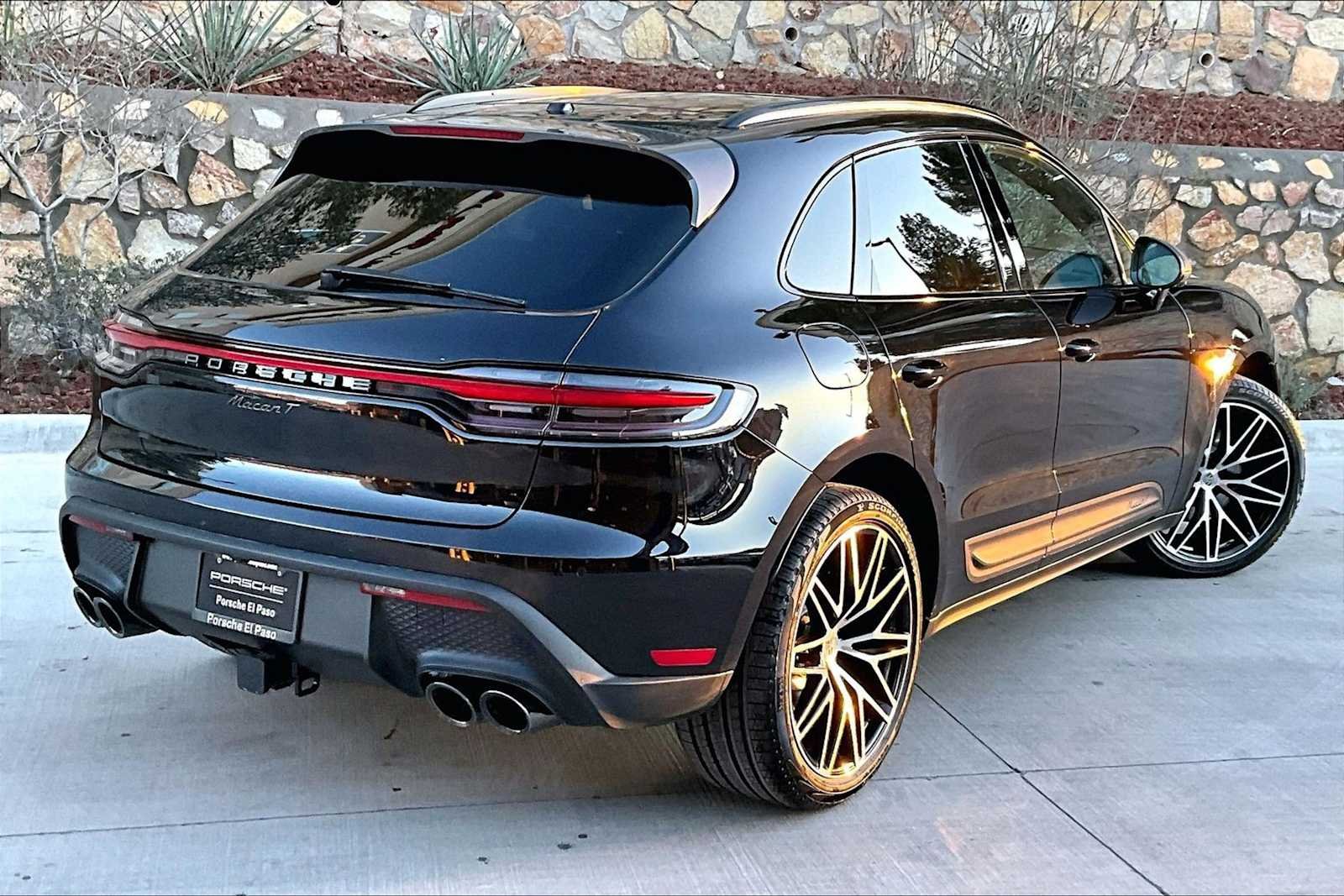 2026 Porsche Macan T - Photo 7