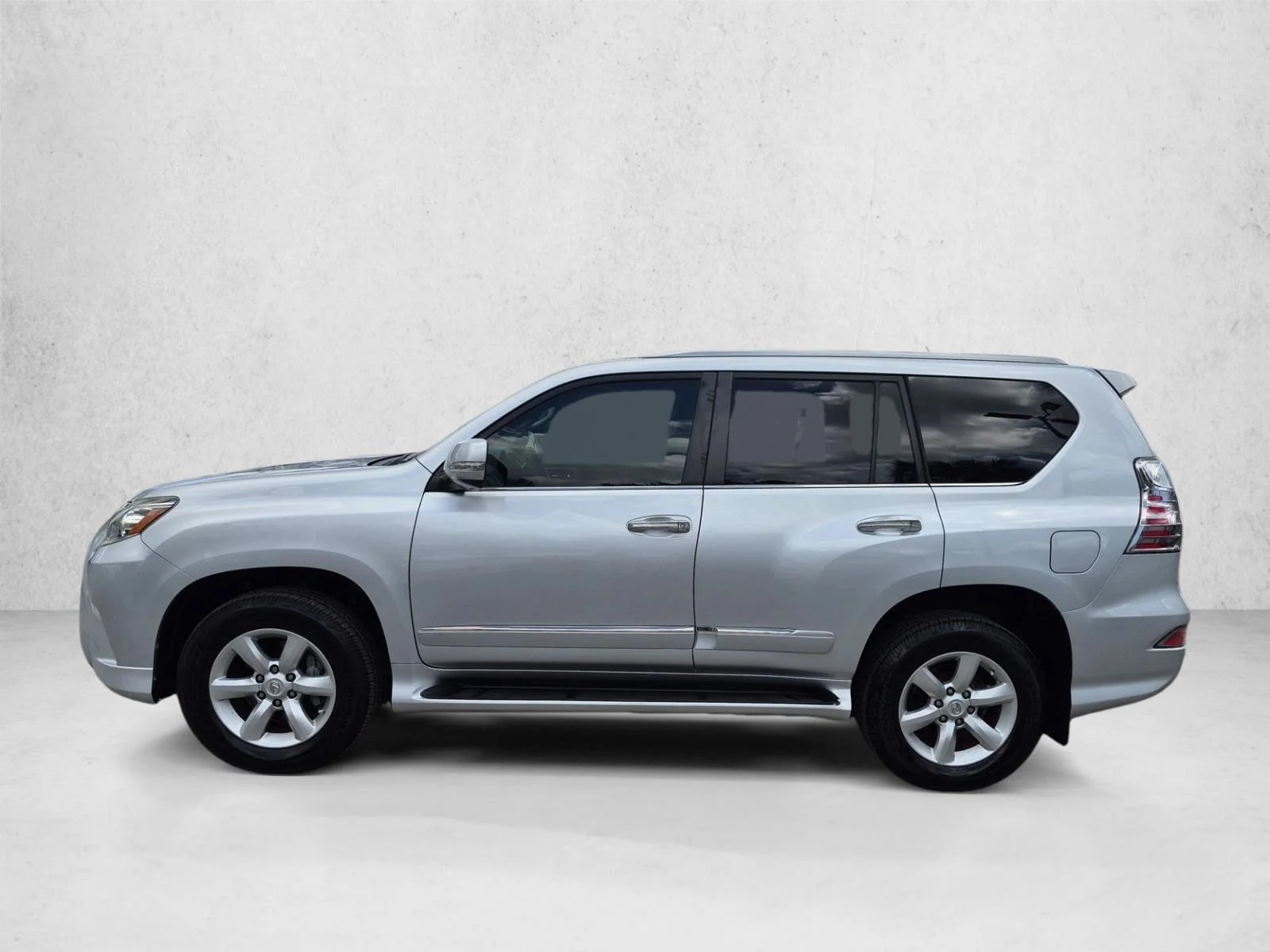 Used 2018 Silver Lining Metallic Lexus GX 460 image 9