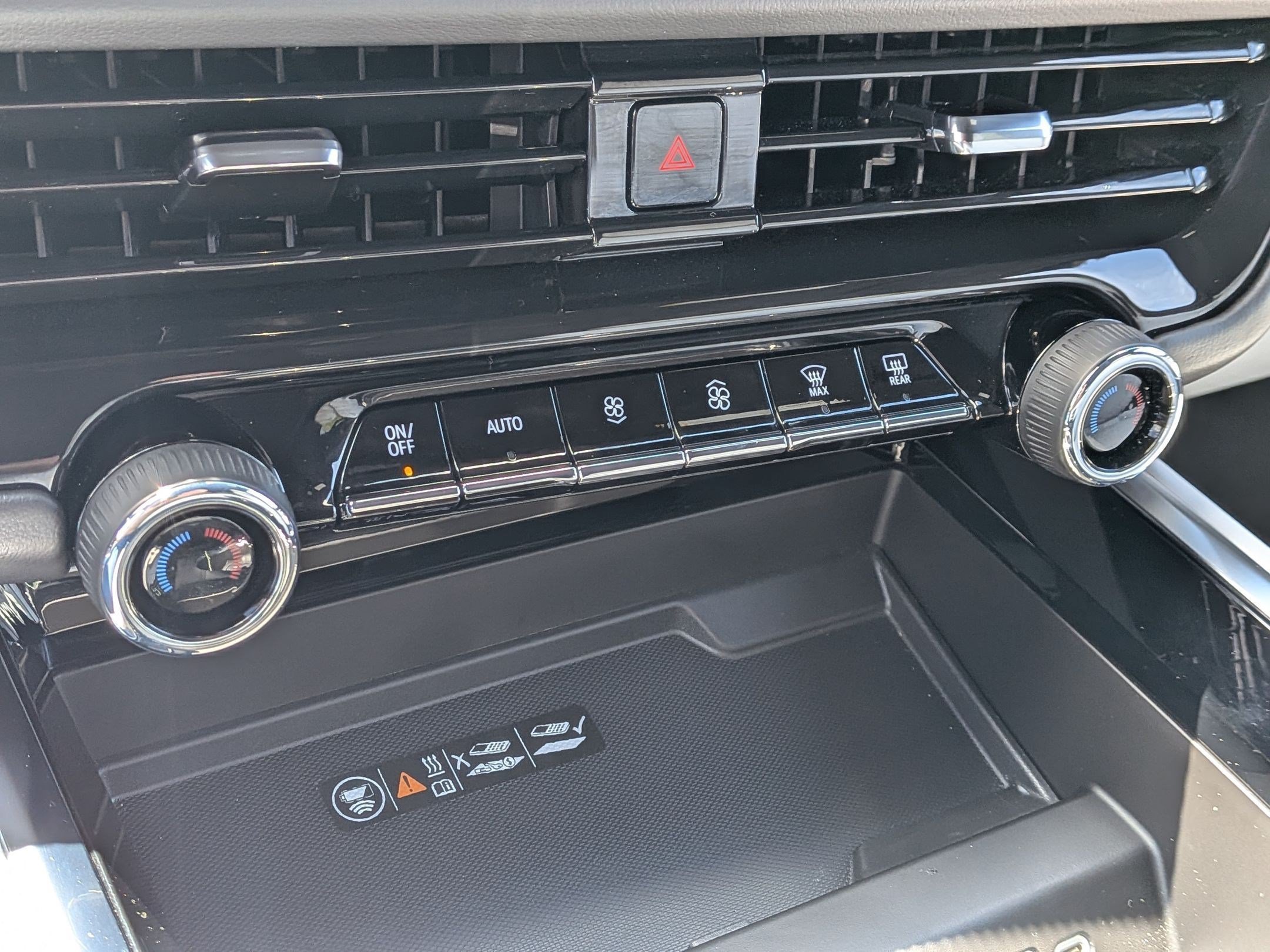 2025 Chevrolet Suburban Premier - Photo 23