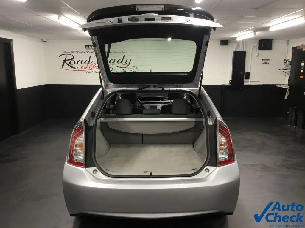 Used 2015 Silver Toyota Three image 12