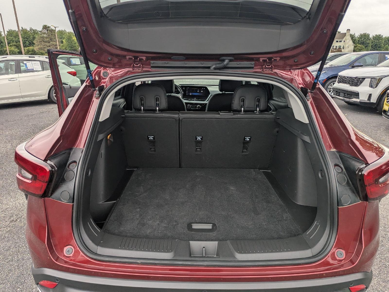 Used 2025 Crimson Metallic Chevrolet LT image 27