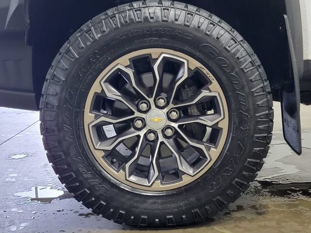 Used 2019 SUMMIT WHITE Chevrolet 4WD ZR2 image 10