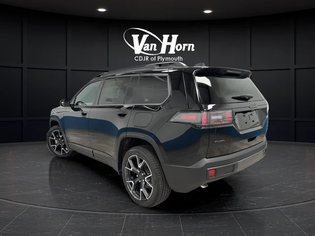 New 2026 Diamond Black Crystal Pearl-Coat Exterior Paint Jeep Limited image 5
