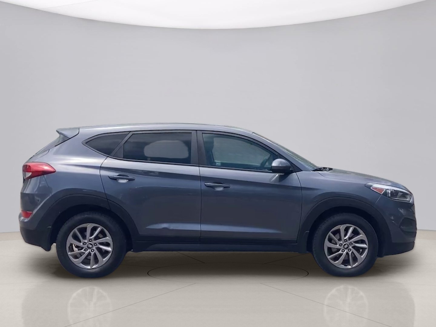Used 2018 Gray Hyundai SE image 6