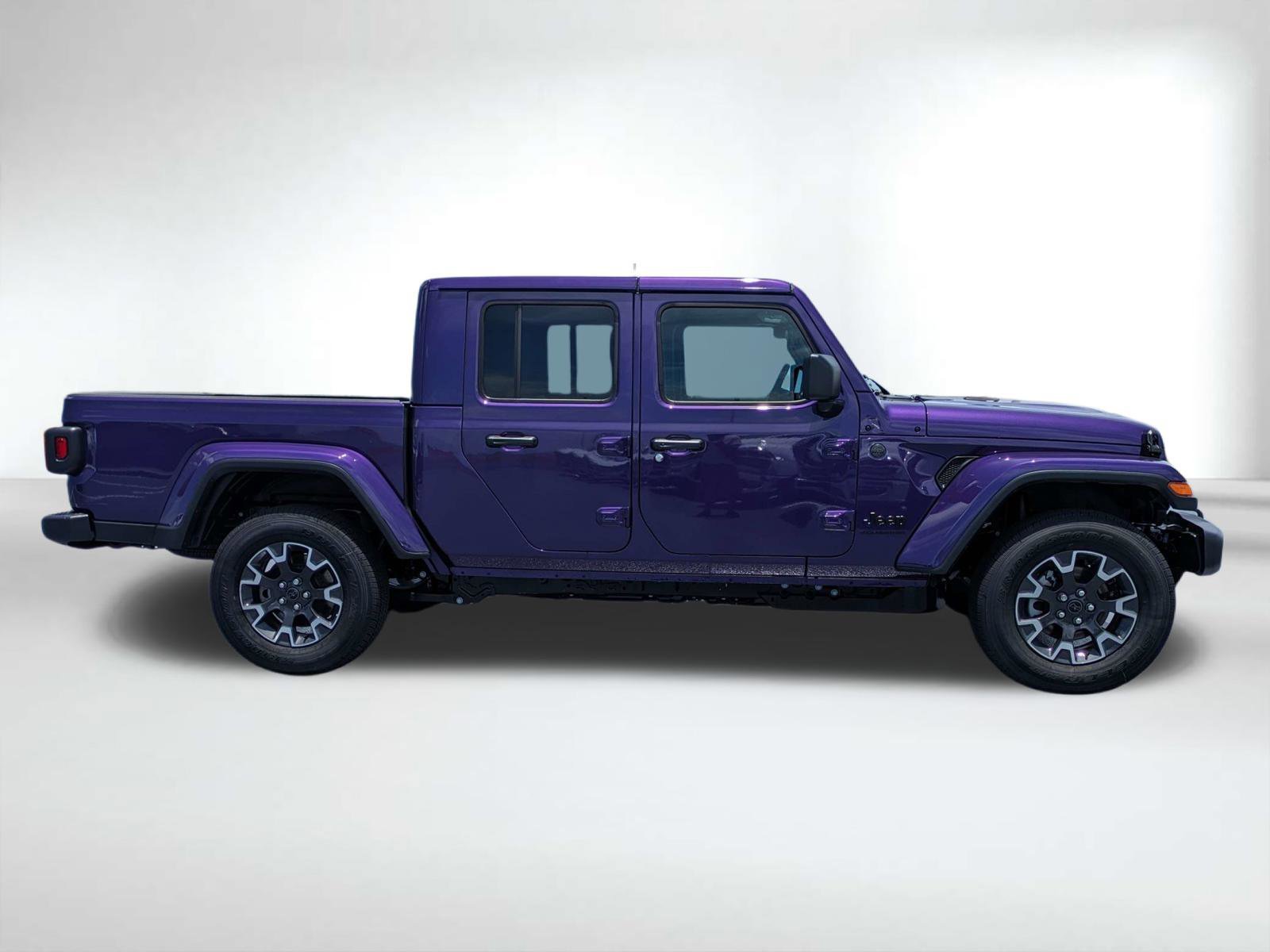 New 2026 Reign Exterior Paint Jeep Sahara image 3