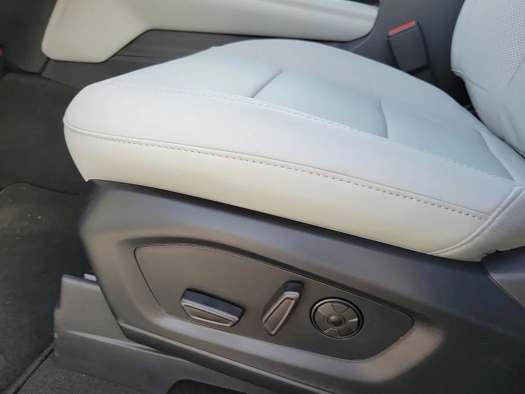 New 2026 Star White Metallic Tri-Coat Ford Platinum™ image 13