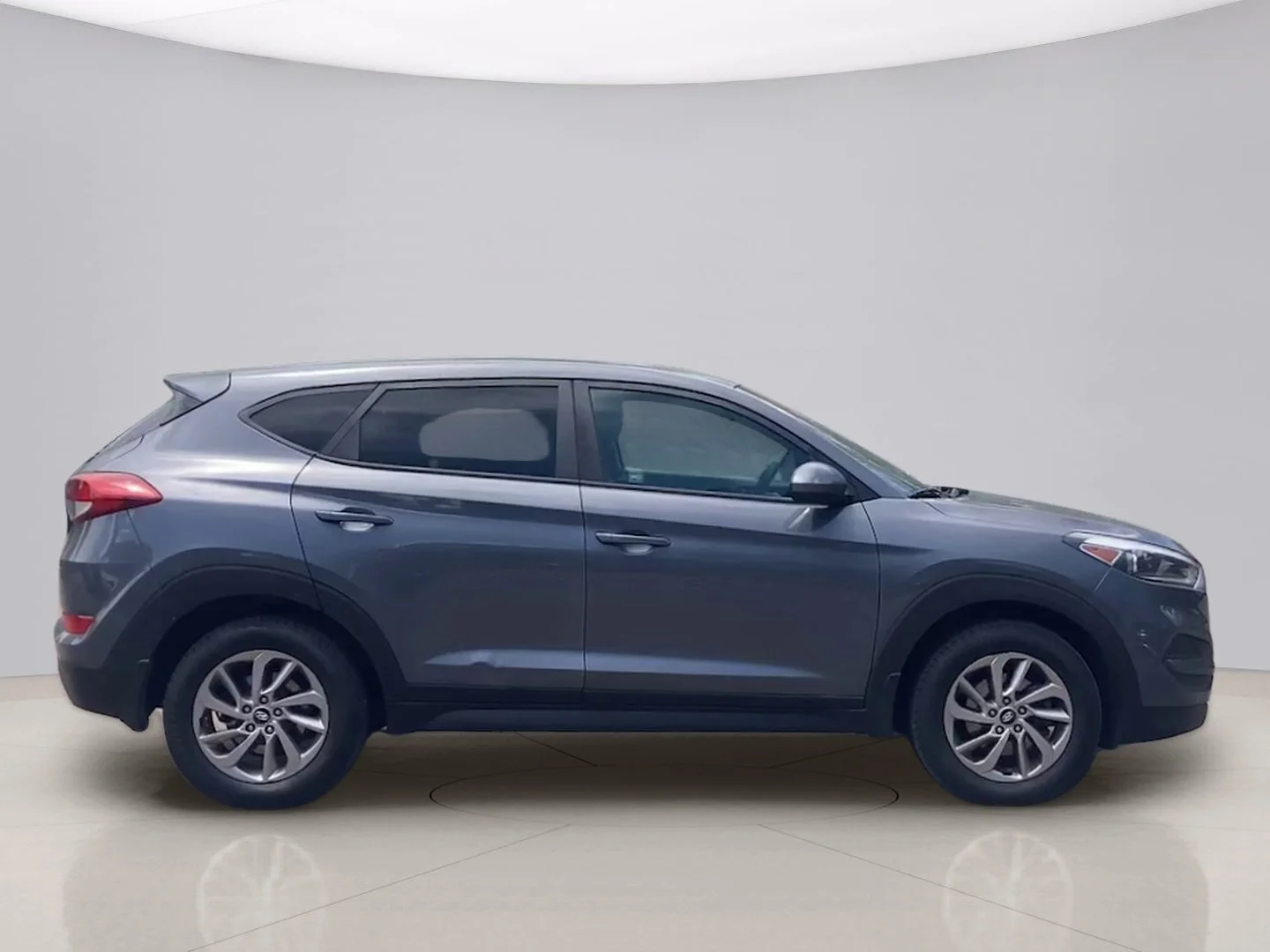 Used 2018 Gray Hyundai SE image 6