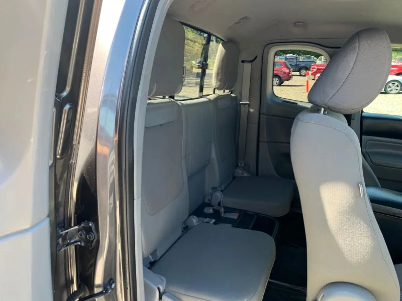 Used 2015 Gray Toyota Pickup 4D 6 ft image 32