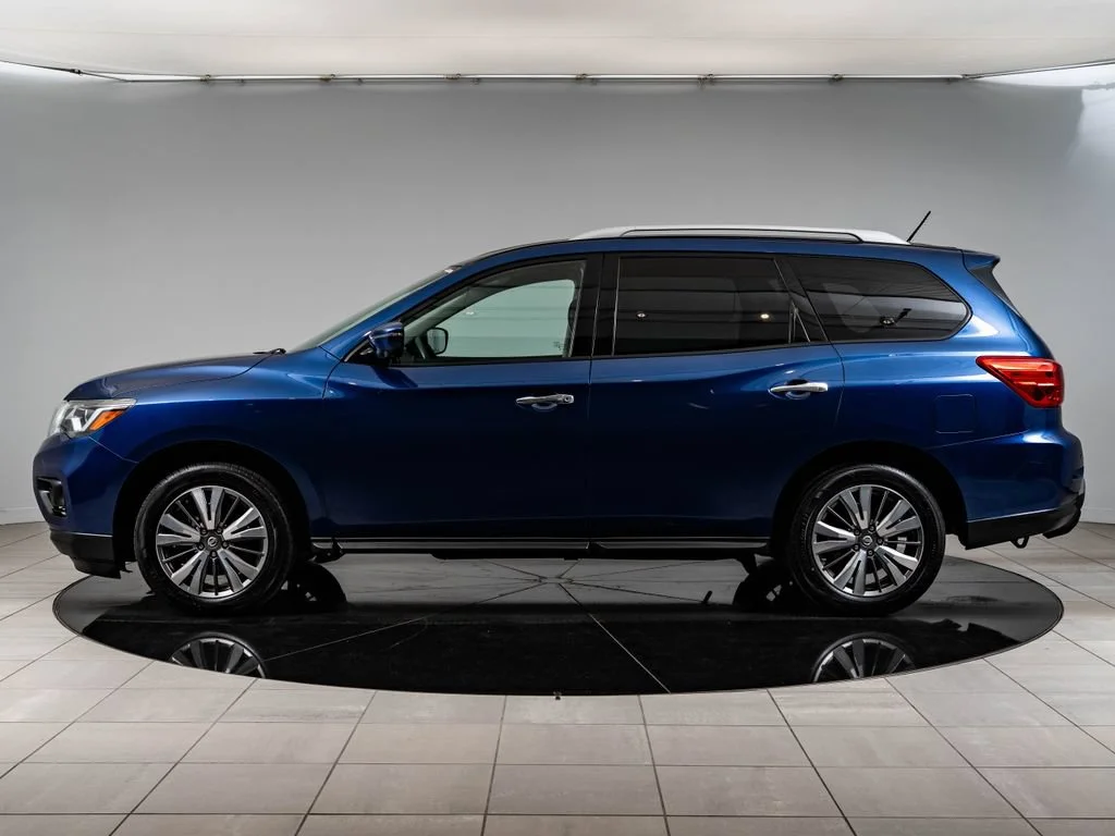 Used 2018 Caspian Blue Nissan SL image 5