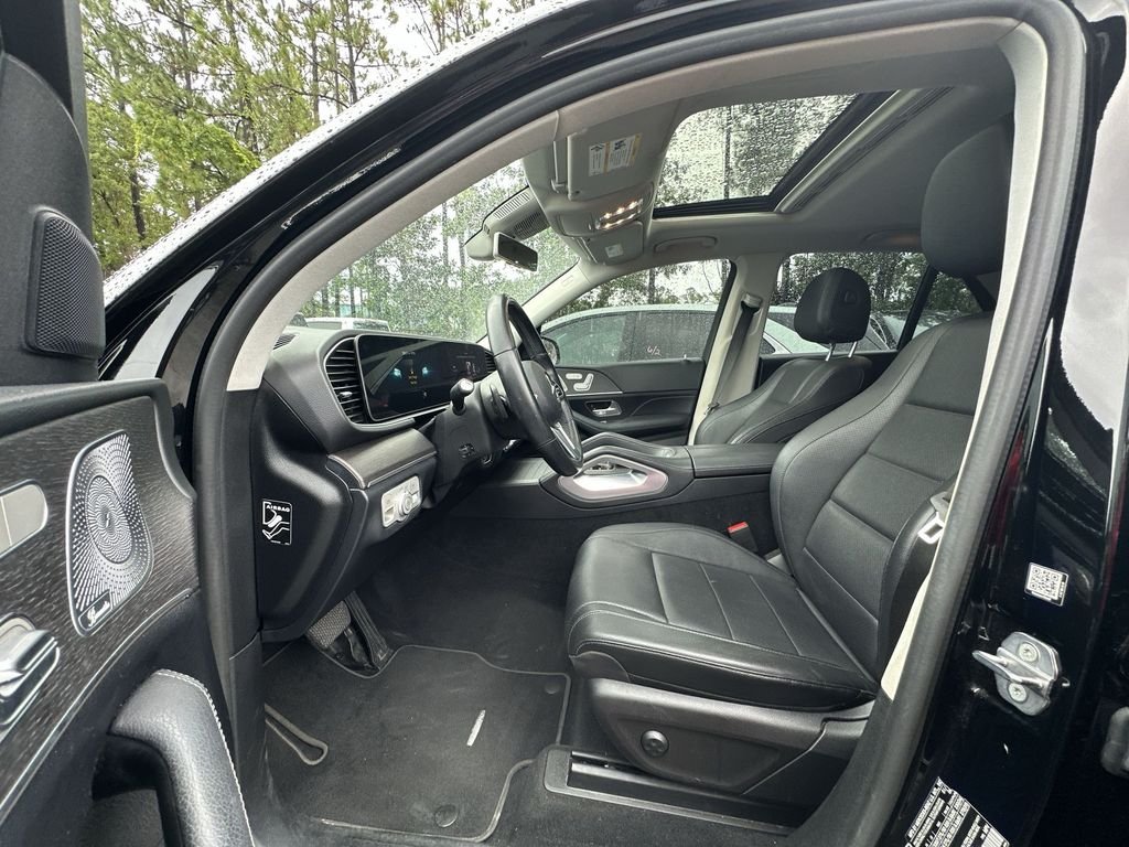 Used 2020 Black Mercedes-Benz 4MATIC® image 2