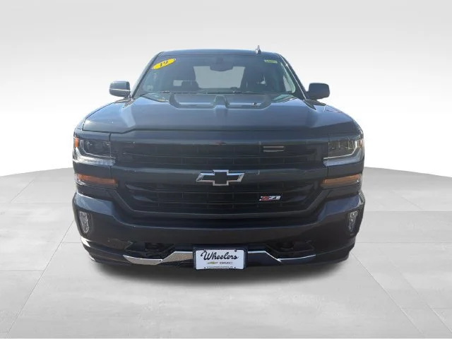 Used 2019 GRAPHITE METALLIC Chevrolet LT image 9