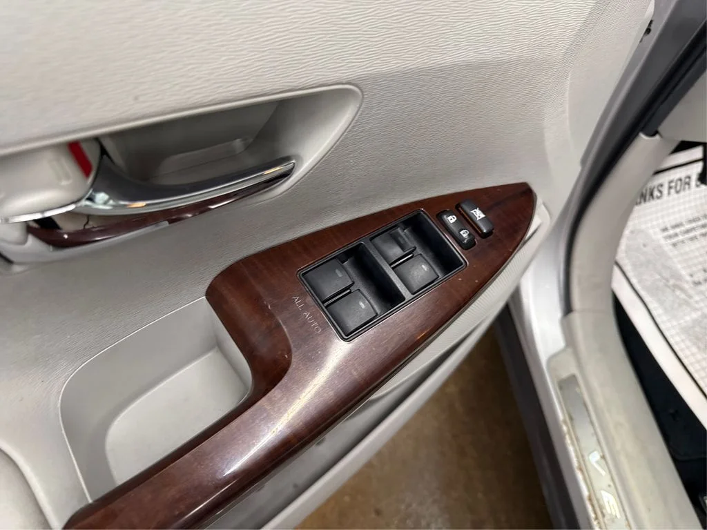 Used 2012 Silver Toyota Limited image 36