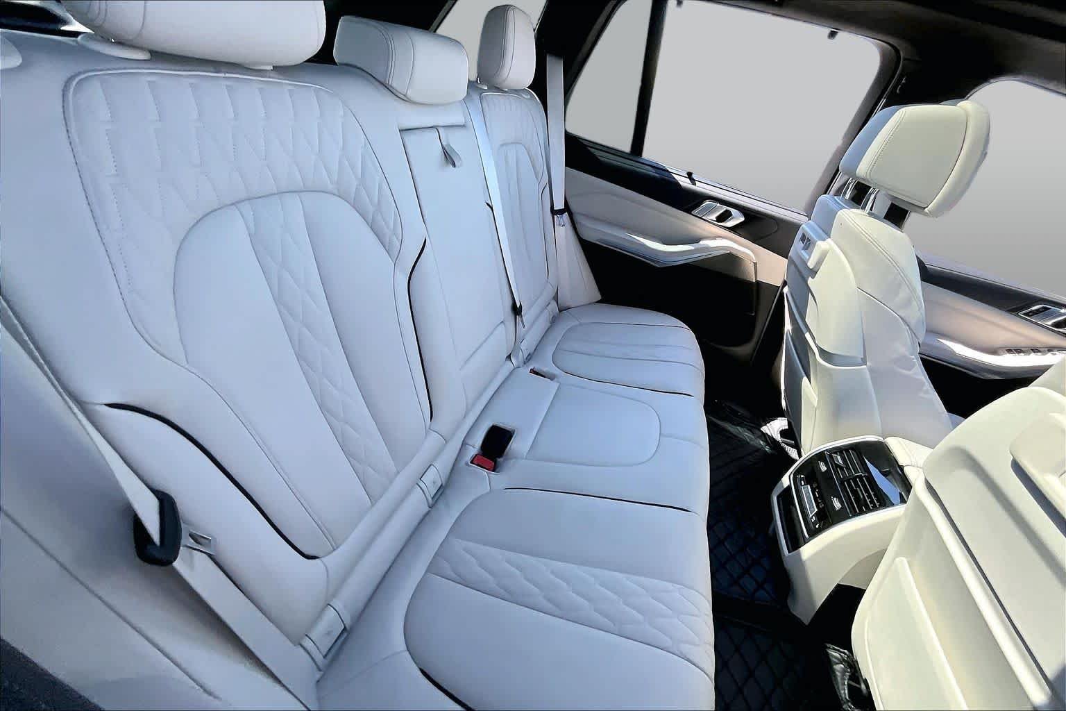 Used 2022 Alpine White BMW sDrive40i image 19