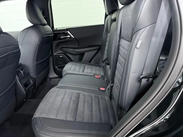 New 2026 Black Mitsubishi LE image 22