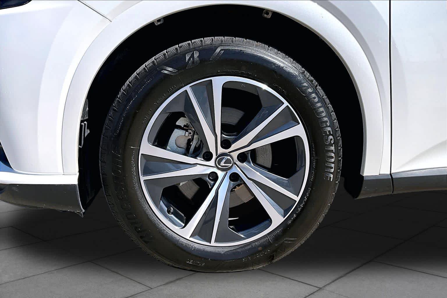 Used 2025 Eminent White Pearl Lexus Premium image 11